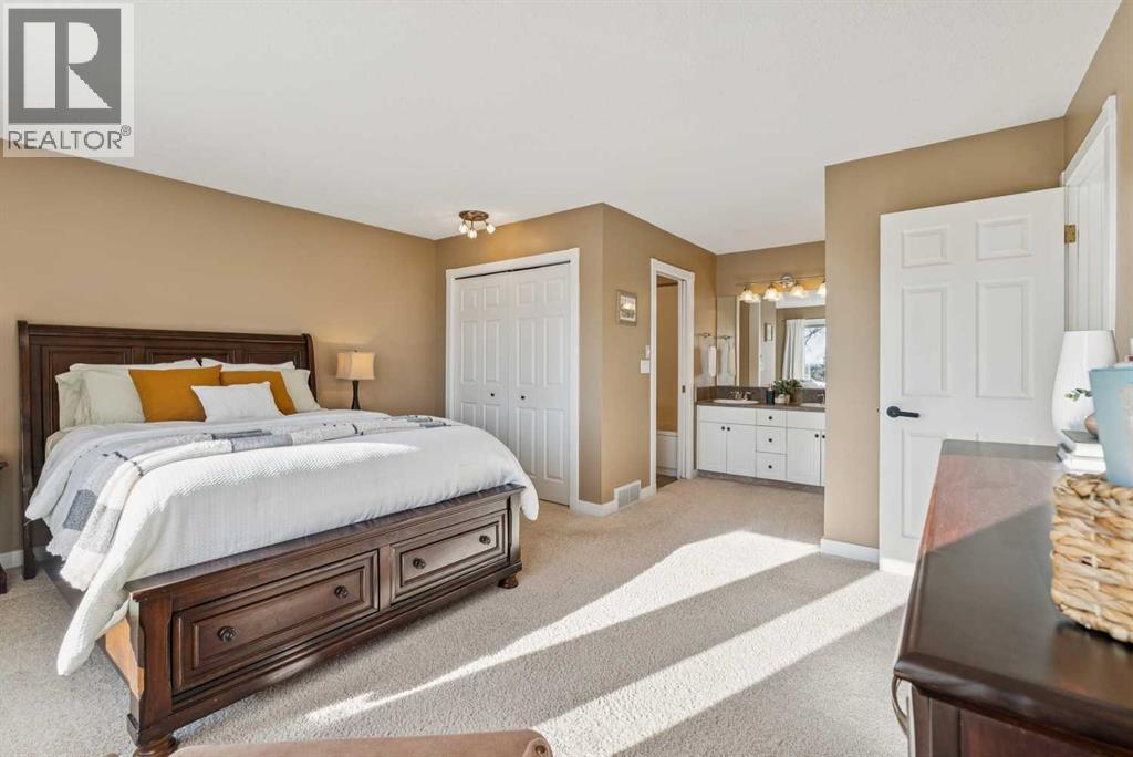 Single Family House 4 Level for Sale in  Candle Terrace SW Canyon Meadows Calgary 