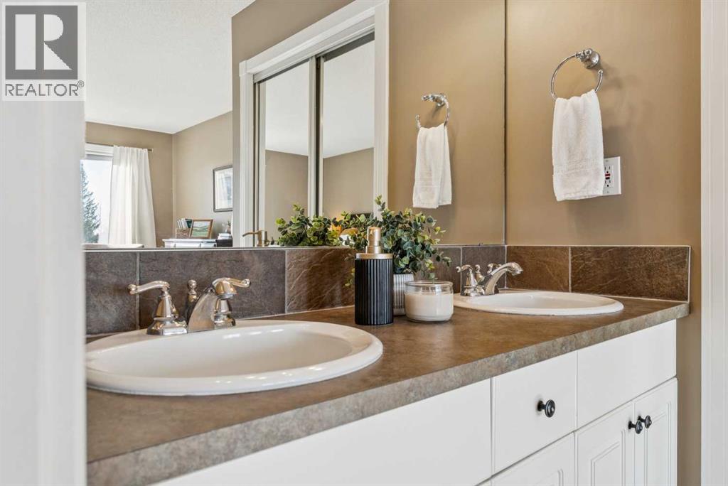 Single Family House 4 Level for Sale in  Candle Terrace SW Canyon Meadows Calgary 