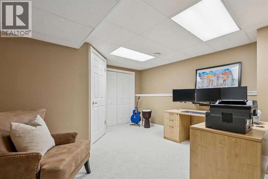 Single Family House 4 Level for Sale in  Candle Terrace SW Canyon Meadows Calgary 