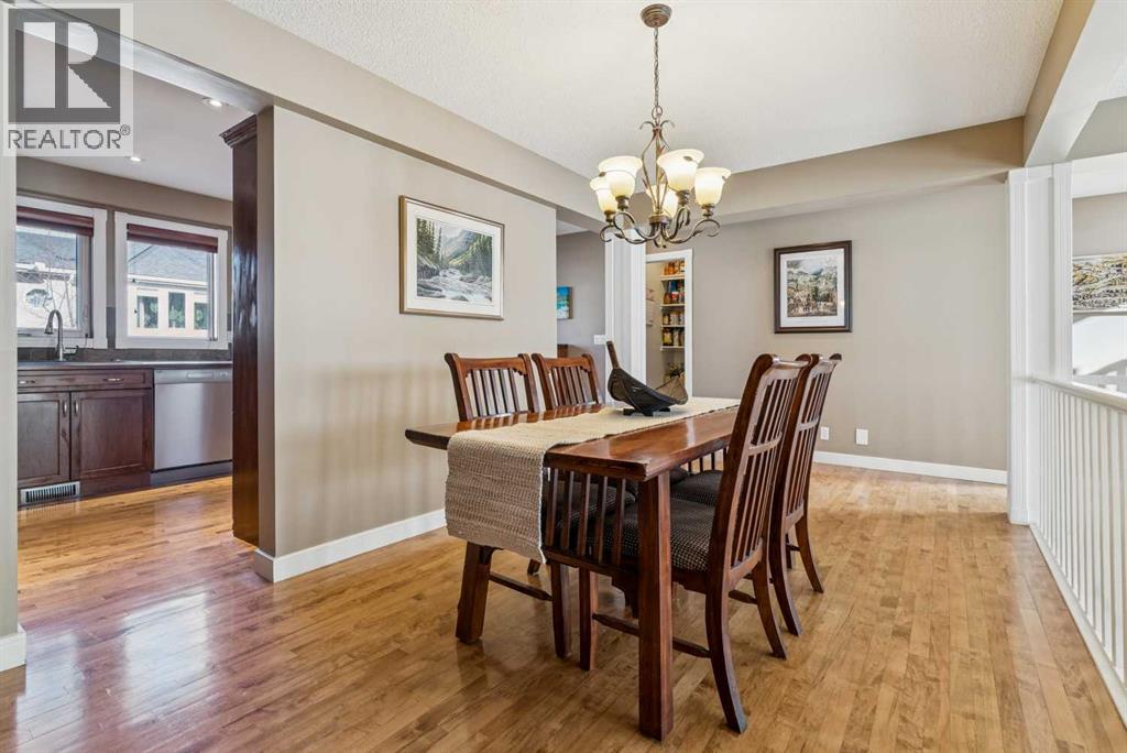 Single Family House 4 Level for Sale in  Candle Terrace SW Canyon Meadows Calgary 