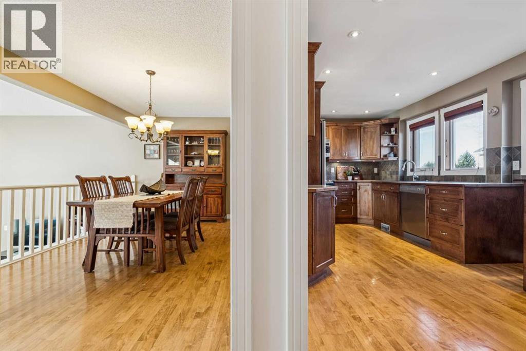 Single Family House 4 Level for Sale in  Candle Terrace SW Canyon Meadows Calgary 