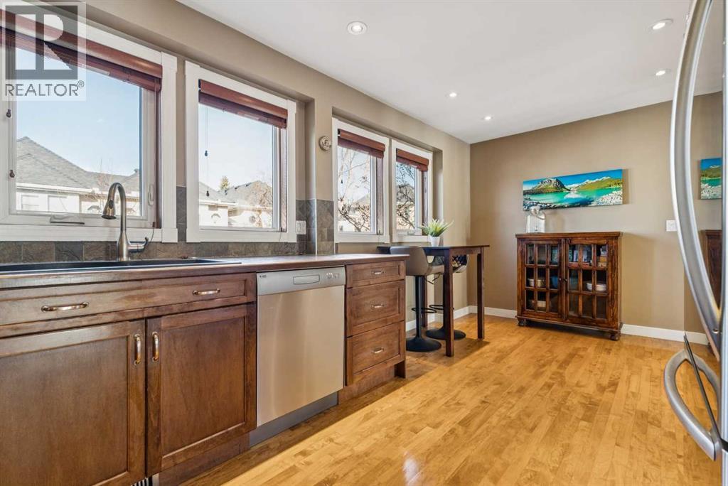 Single Family House 4 Level for Sale in  Candle Terrace SW Canyon Meadows Calgary 