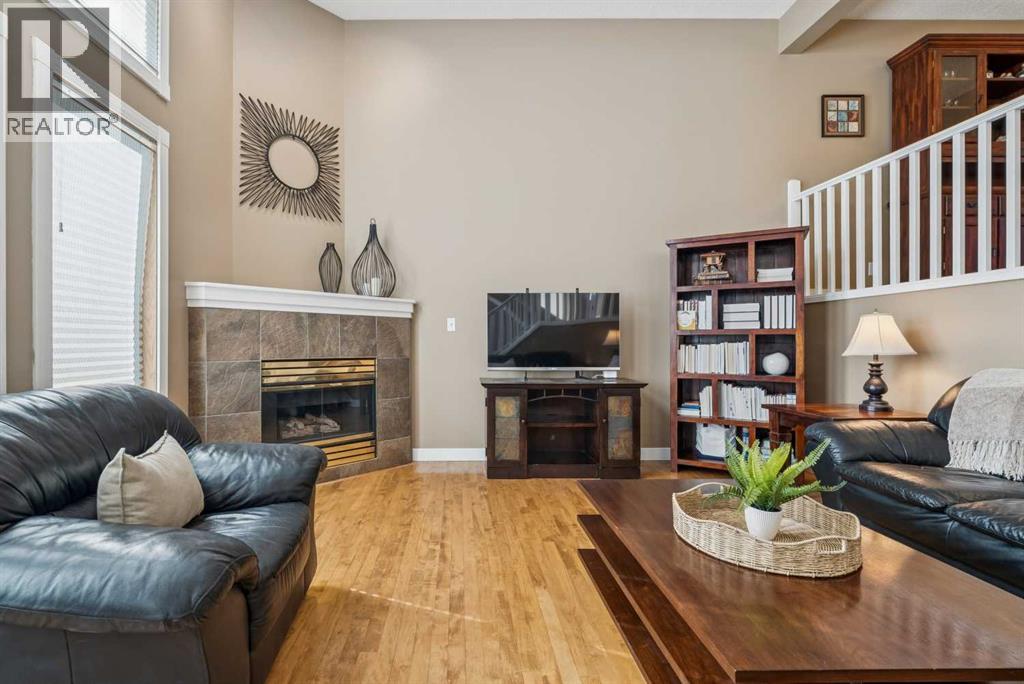Single Family House 4 Level for Sale in  Candle Terrace SW Canyon Meadows Calgary 