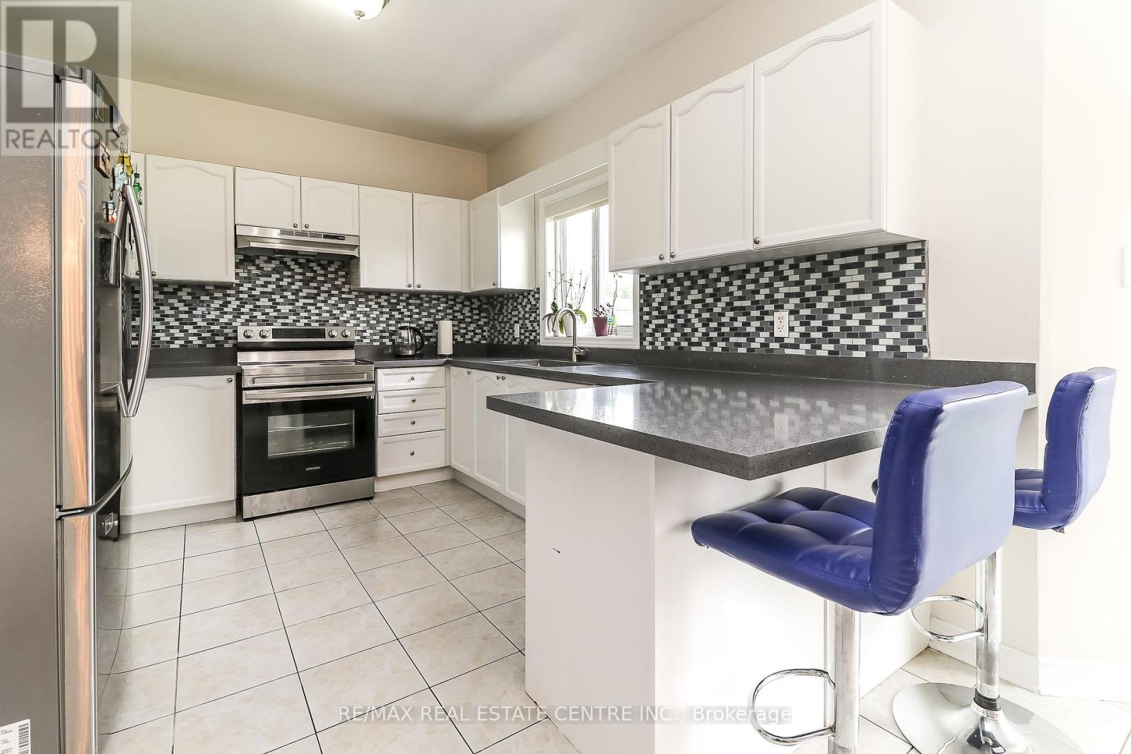 1 SANDRINGHAM DRIVE - 10