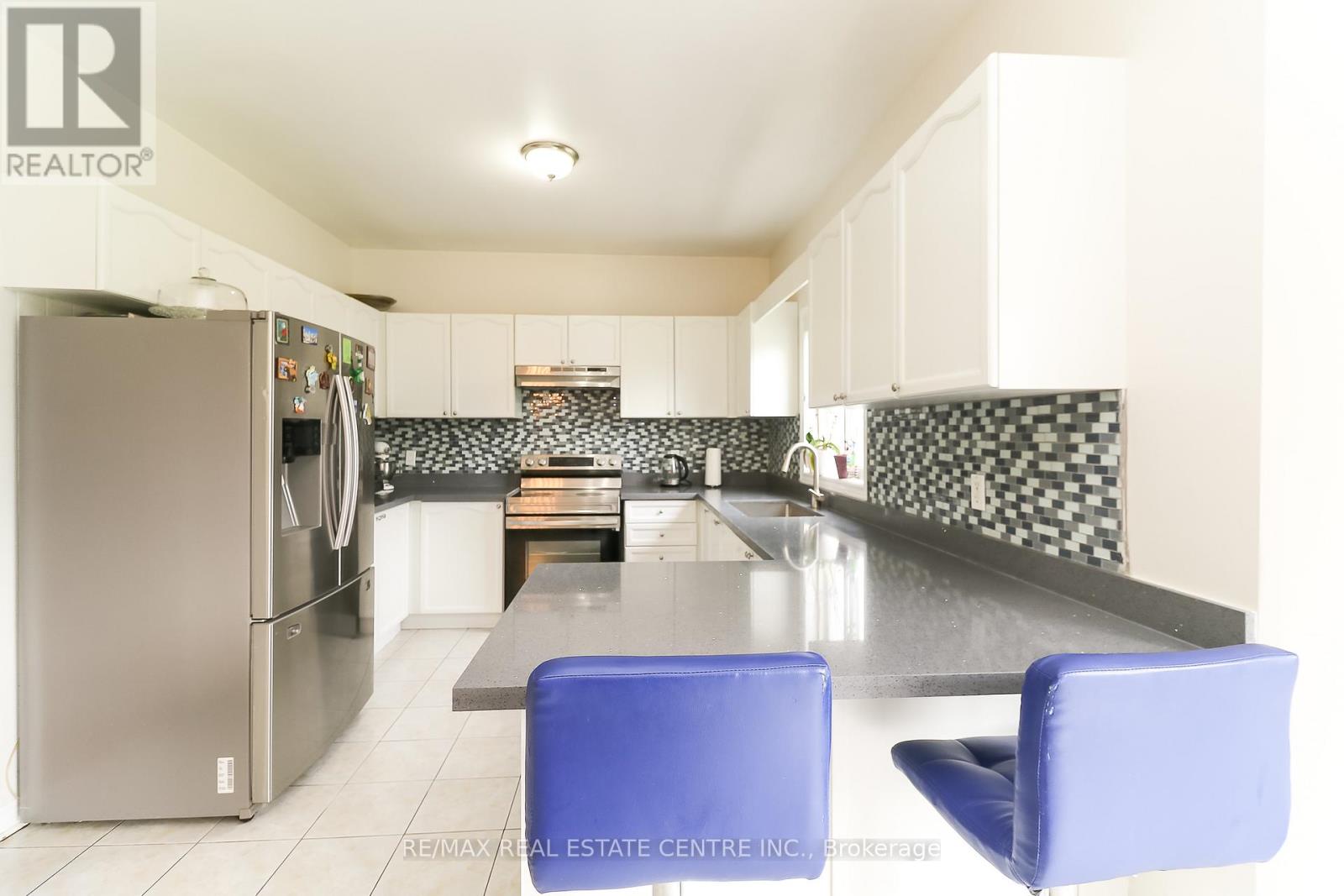 1 SANDRINGHAM DRIVE - 11