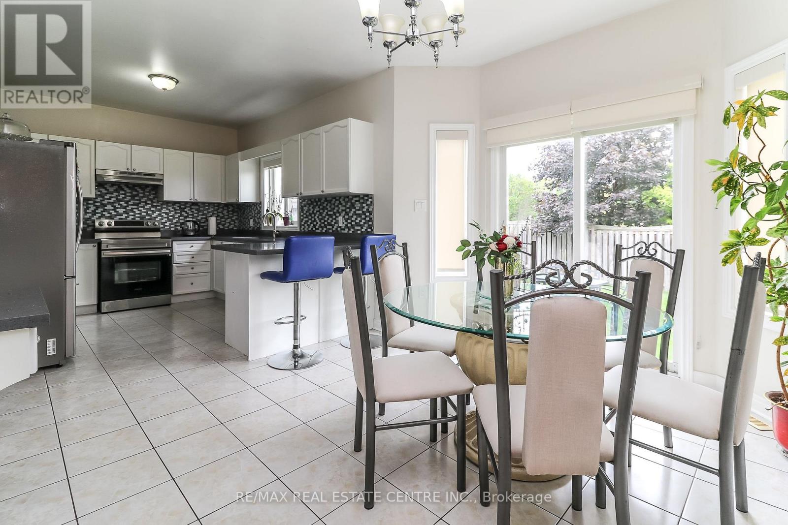 1 SANDRINGHAM DRIVE - 15