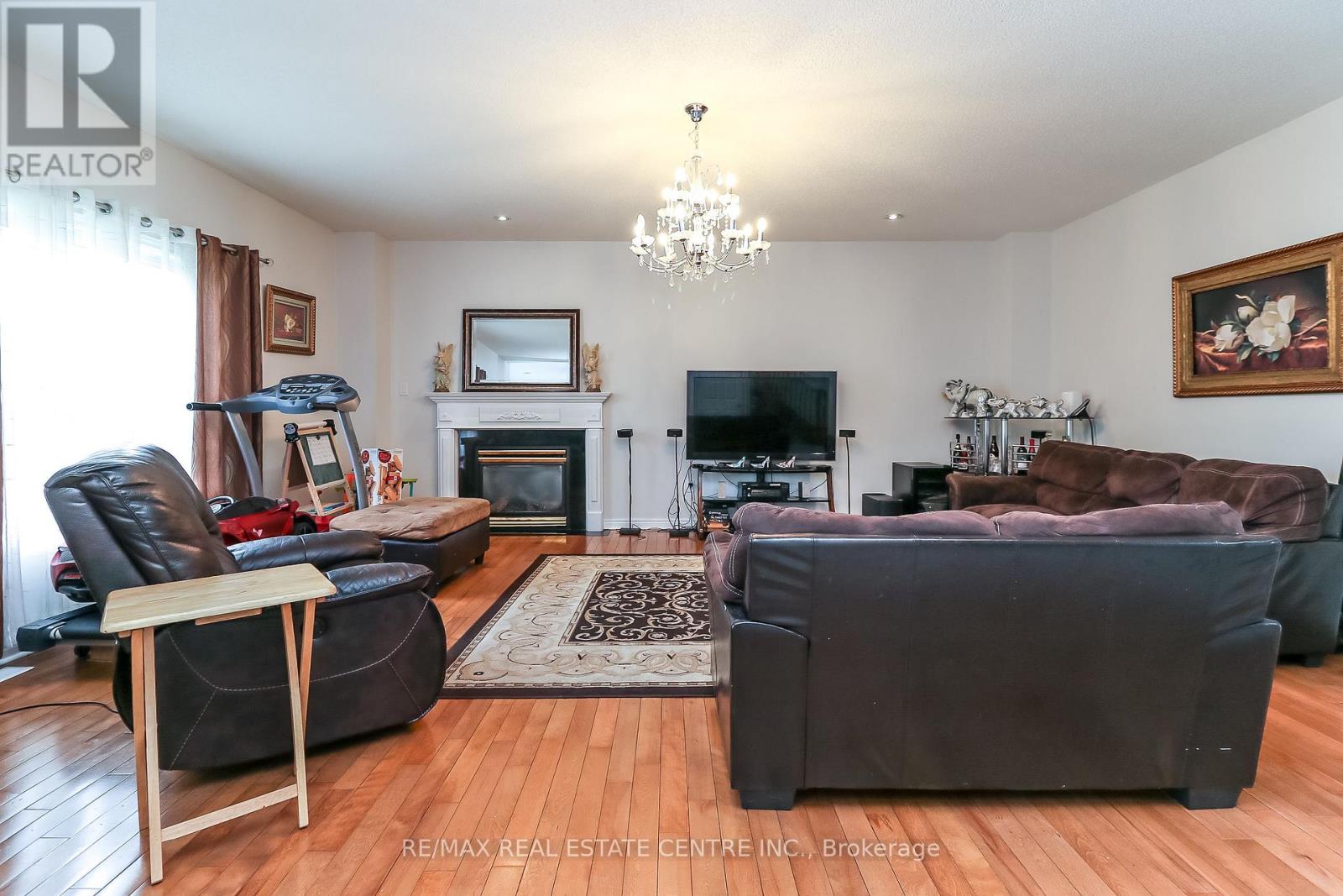 1 SANDRINGHAM DRIVE - 16