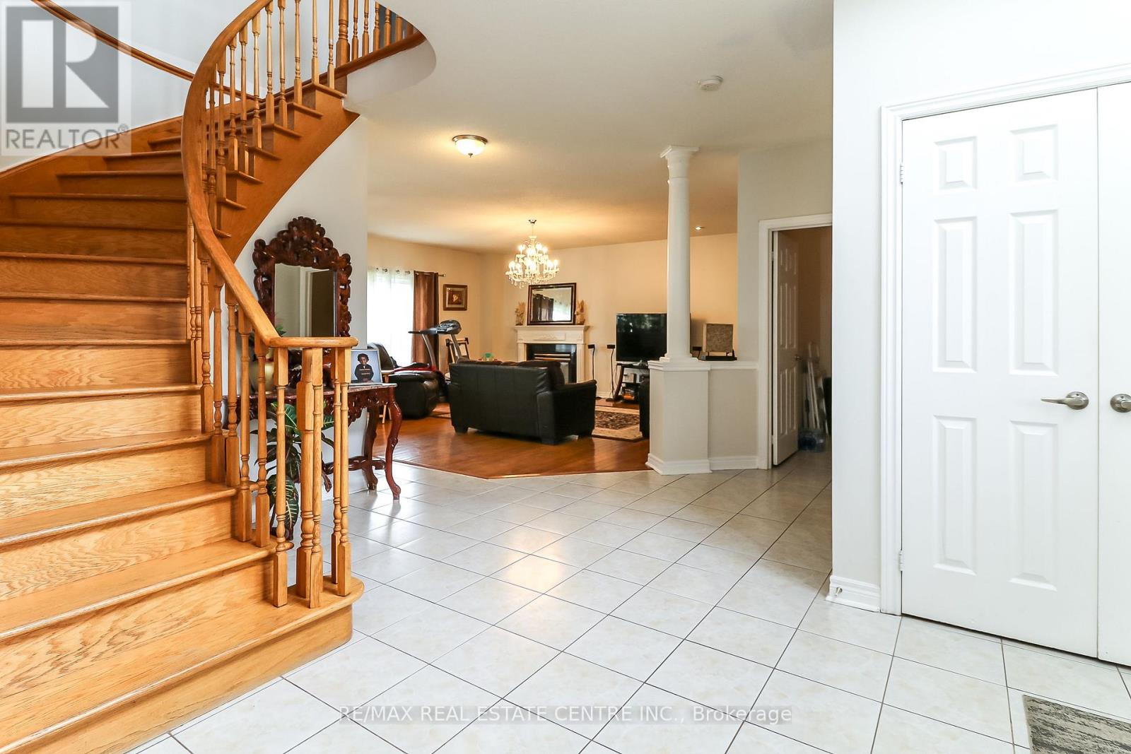 1 SANDRINGHAM DRIVE - 18
