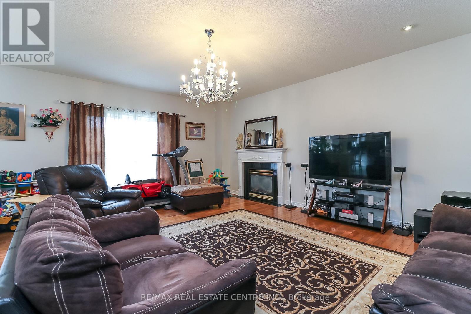 1 SANDRINGHAM DRIVE - 20