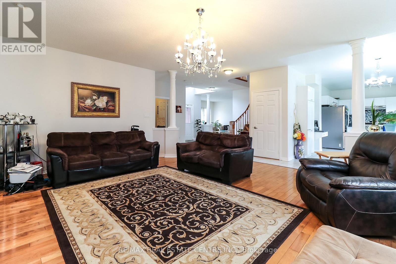 1 SANDRINGHAM DRIVE - 21