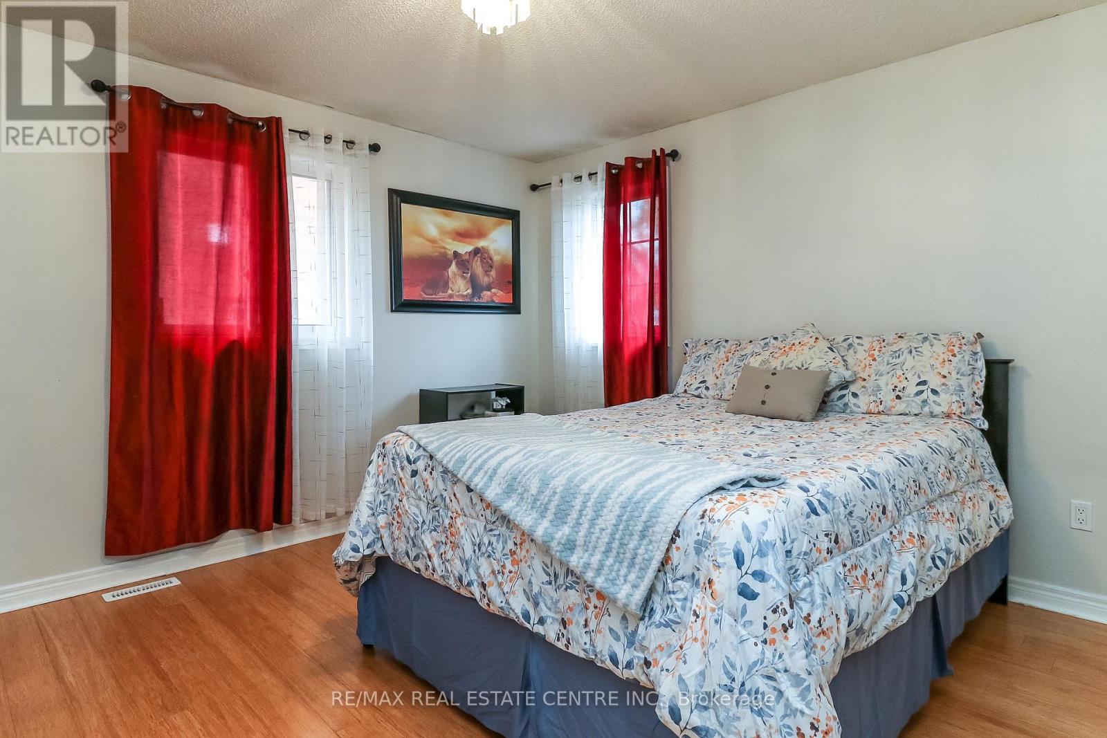 1 SANDRINGHAM DRIVE - 26