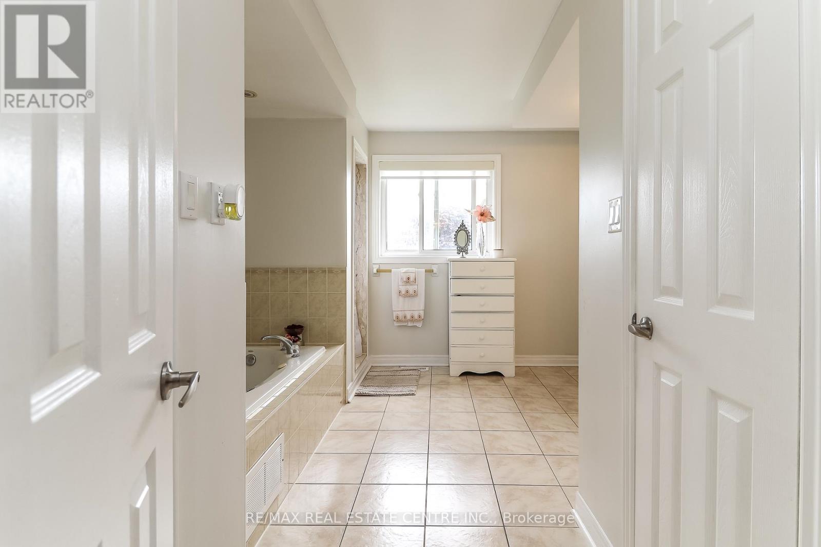 1 SANDRINGHAM DRIVE - 29