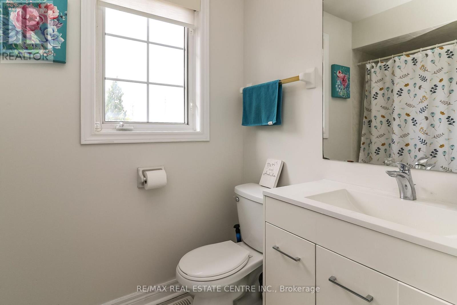 1 SANDRINGHAM DRIVE - 32