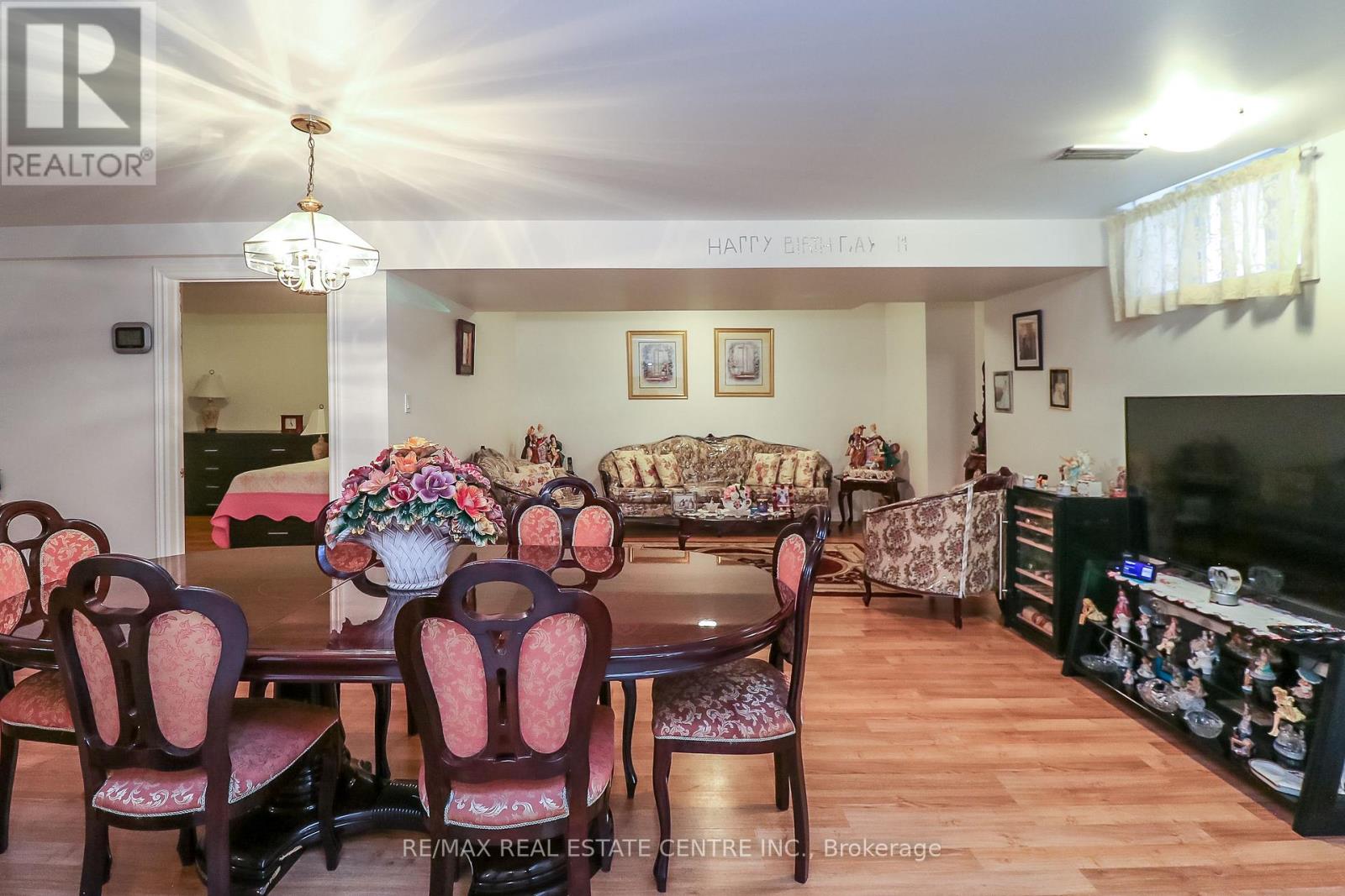 1 SANDRINGHAM DRIVE - 38