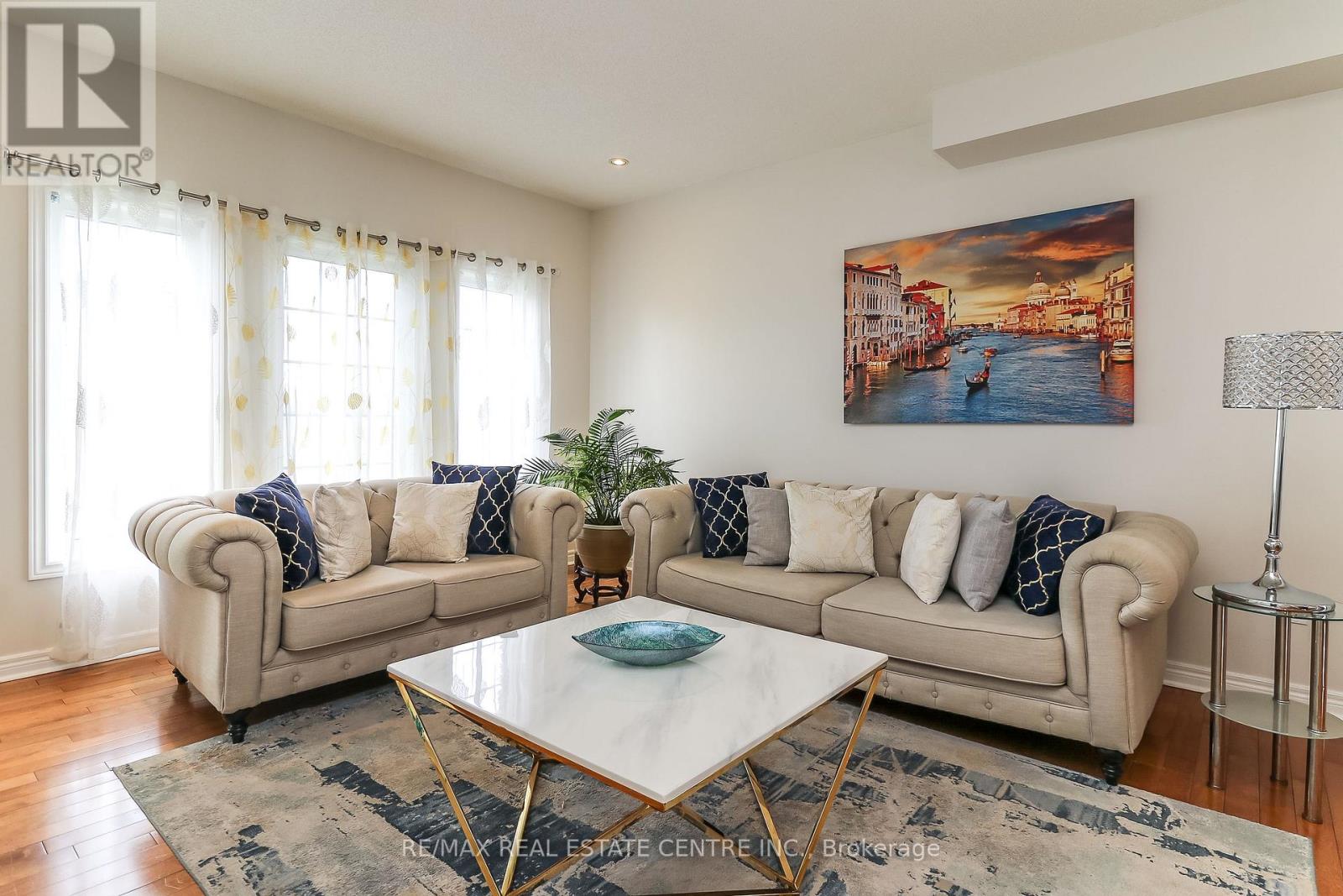 1 SANDRINGHAM DRIVE - 6