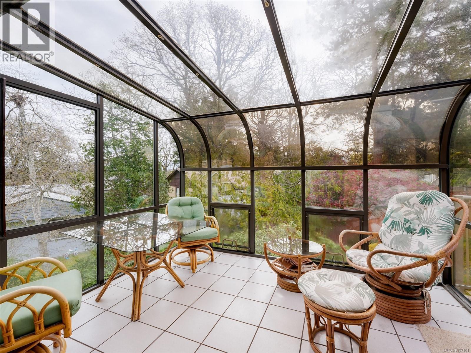  4007 Hollyridge Place, Saanich