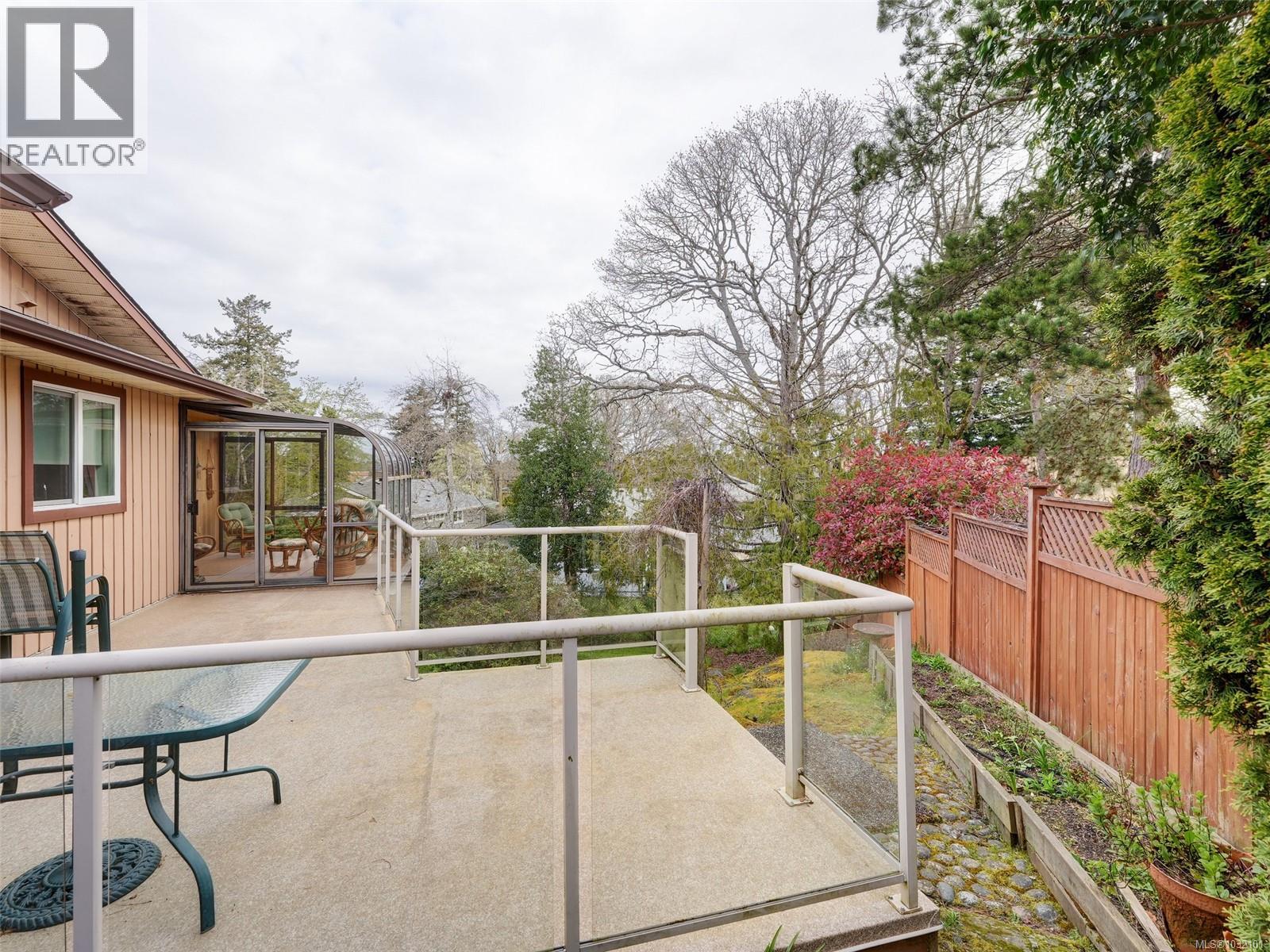  4007 Hollyridge Place, Saanich