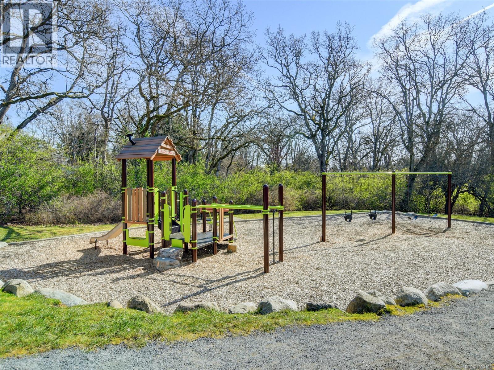  4007 Hollyridge Place, Saanich