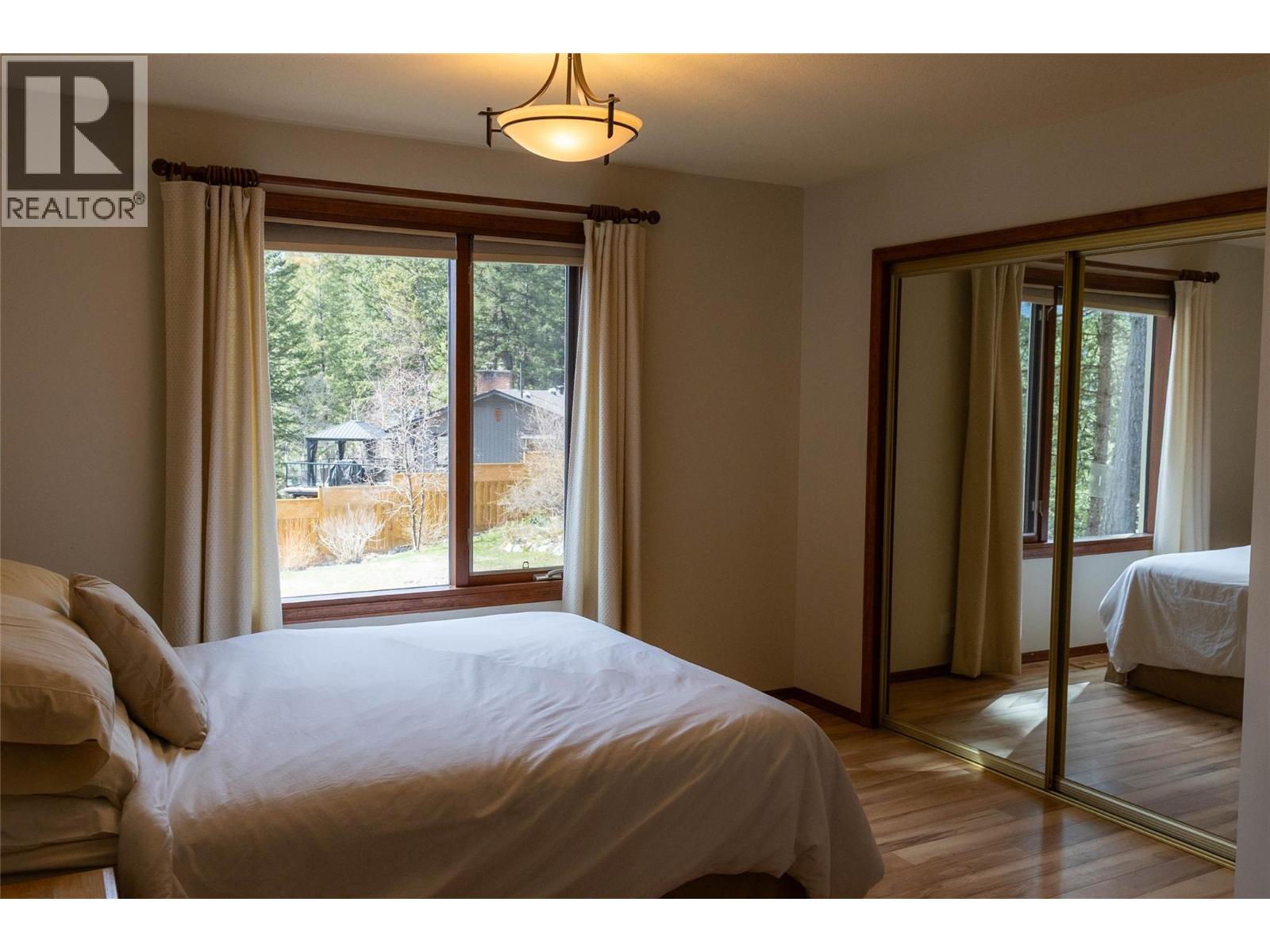 1920 LAKEVIEW DRIVE - 16