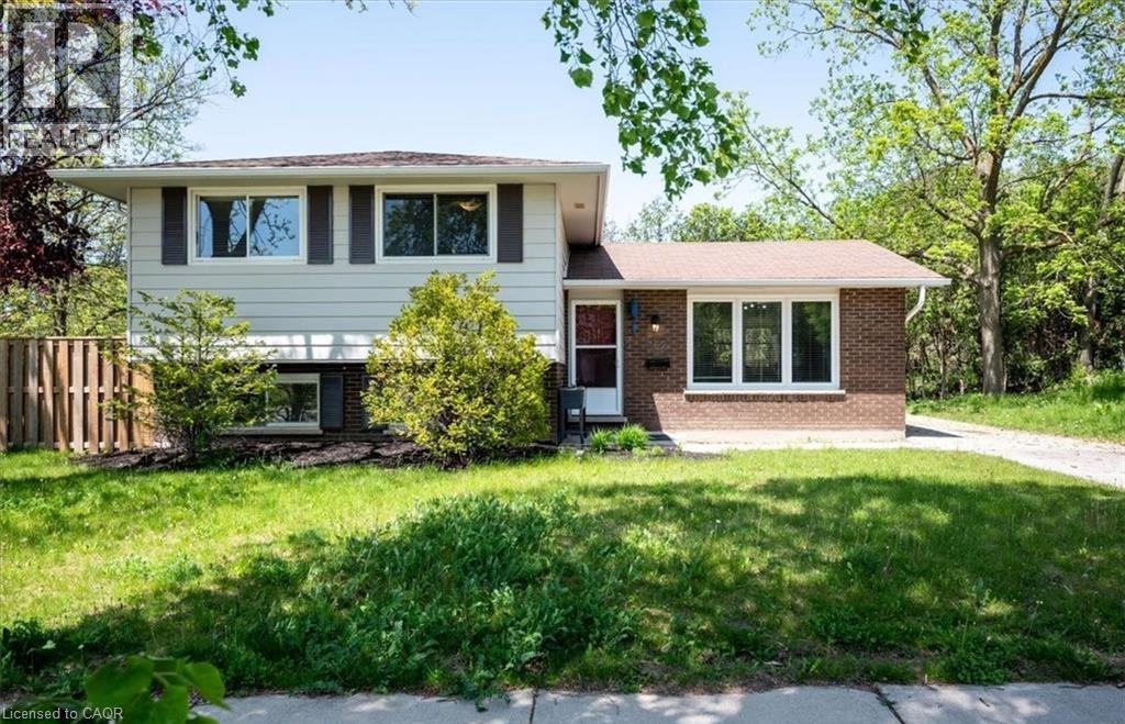 152 MACGREGOR Crescent - 2