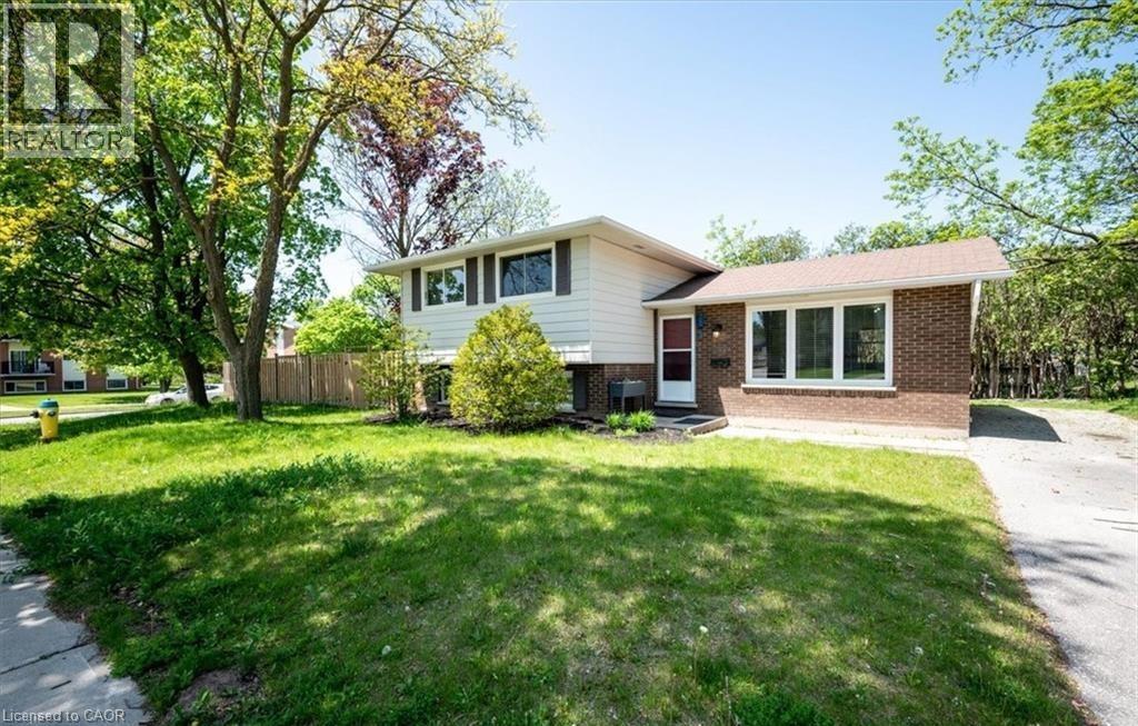 152 MACGREGOR Crescent - 3