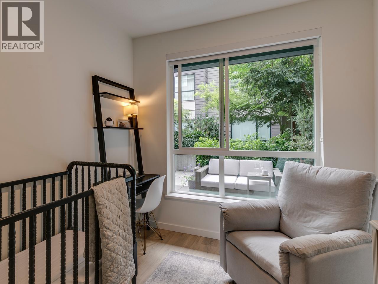 8 533 E 3RD STREET, North Vancouver
