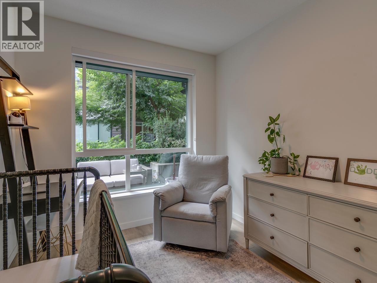 8 533 E 3RD STREET, North Vancouver