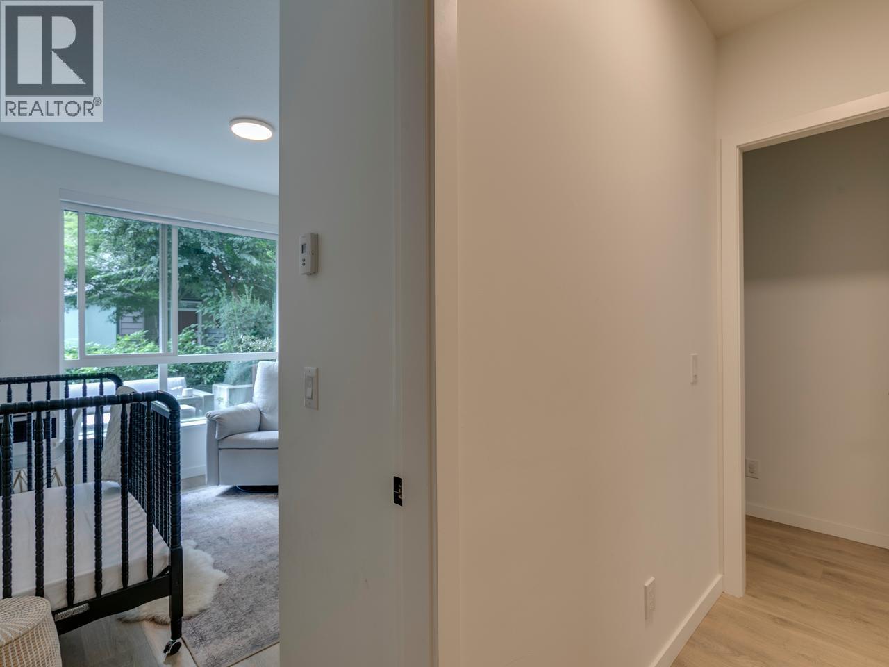 8 533 E 3RD STREET, North Vancouver