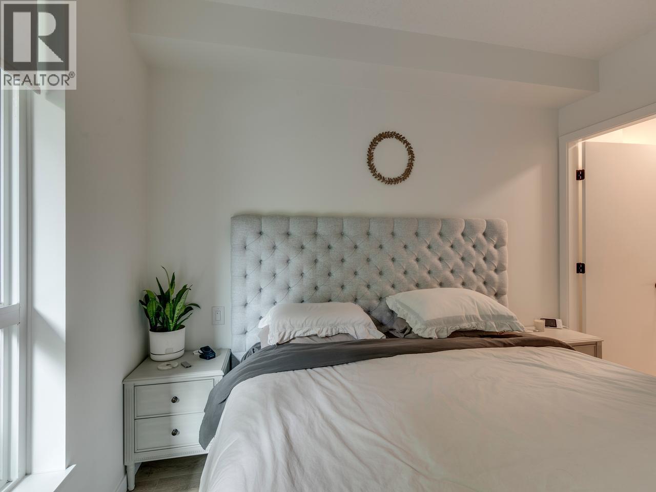 8 533 E 3RD STREET, North Vancouver