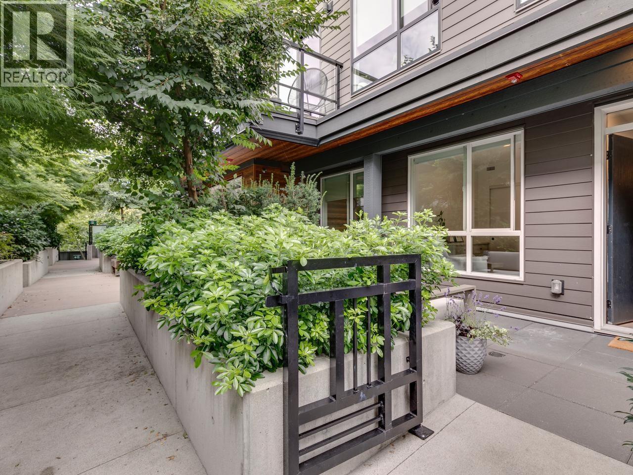 8 533 E 3RD STREET, North Vancouver