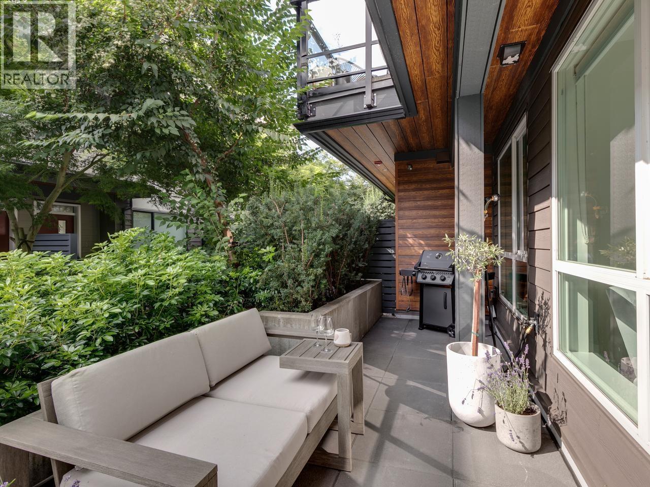 8 533 E 3RD STREET, North Vancouver