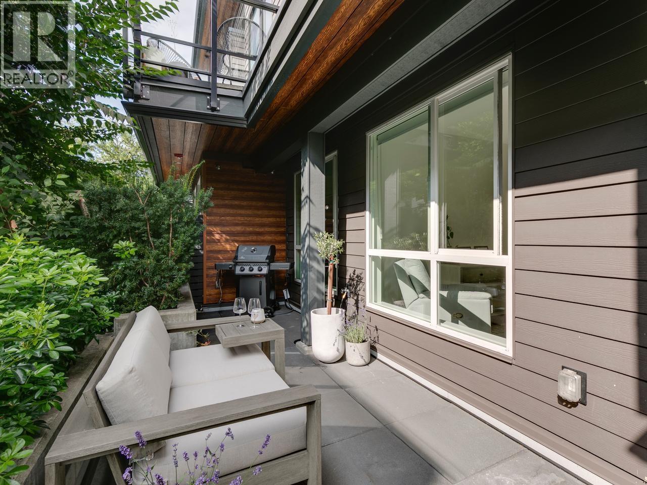 8 533 E 3RD STREET, North Vancouver