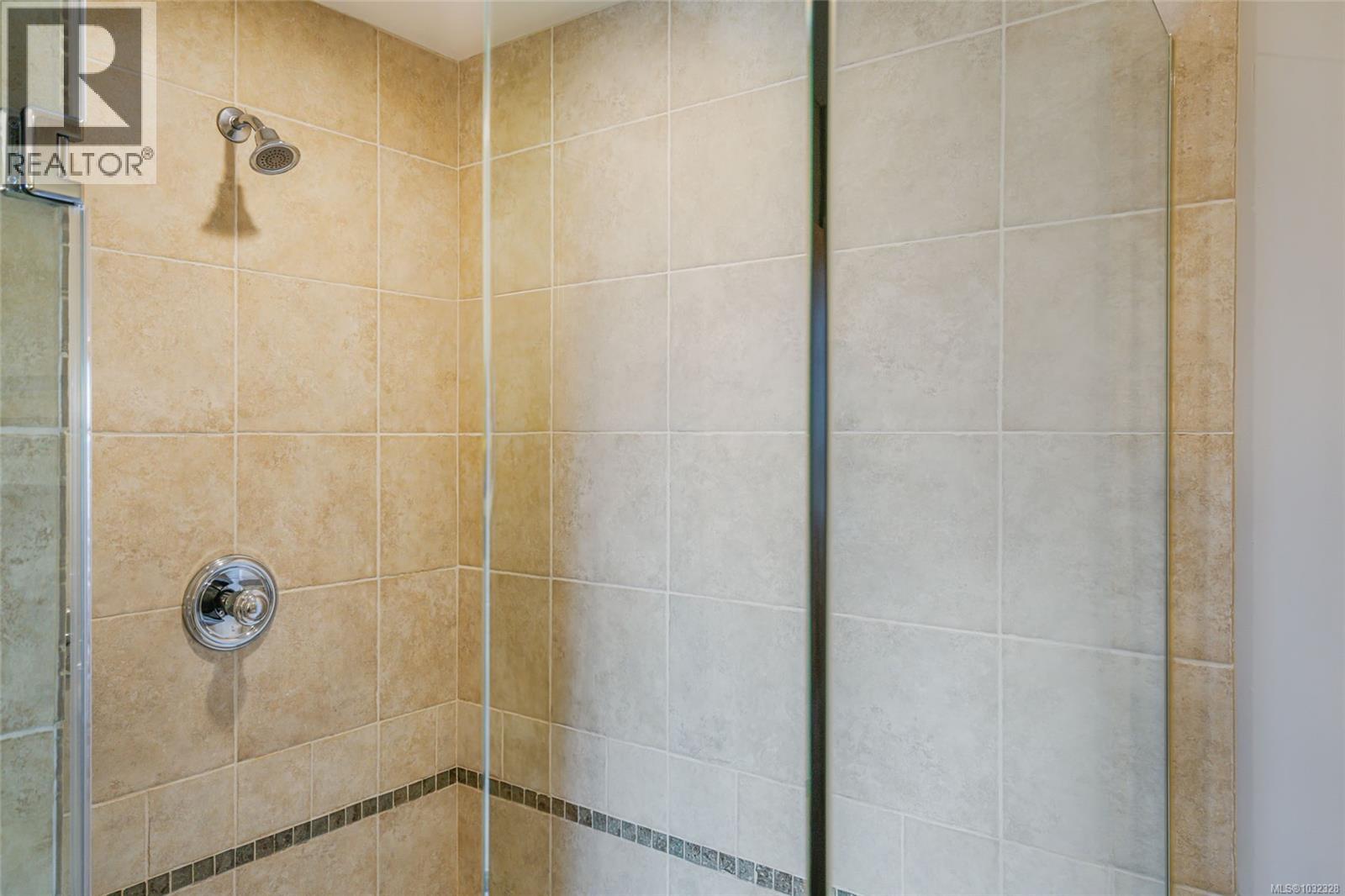 #801/802B 181 BEACHSIDE DR - 18