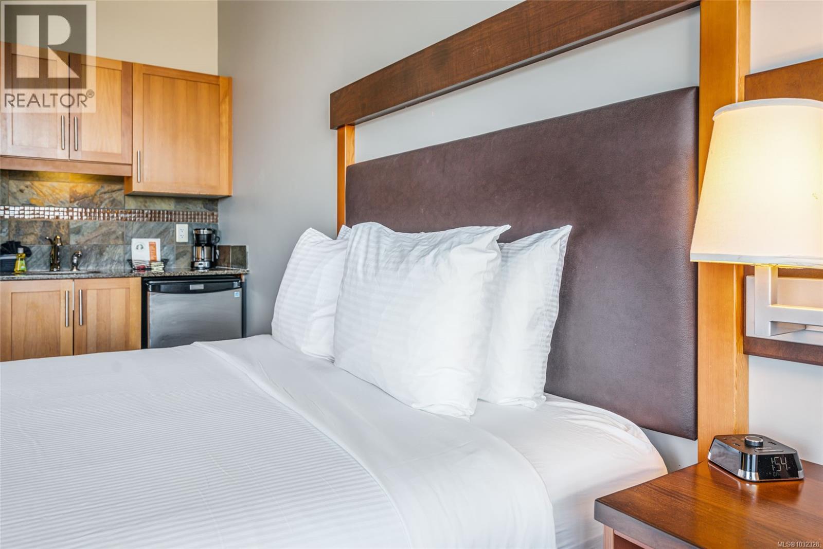 #801/802B 181 BEACHSIDE DR - 24