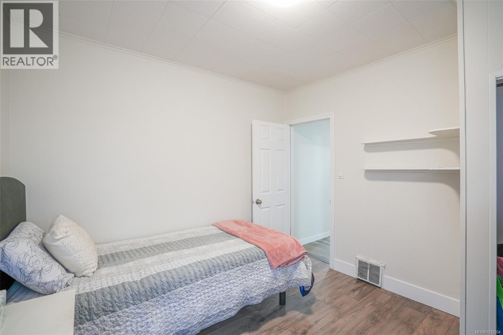4865 Burde St - 13