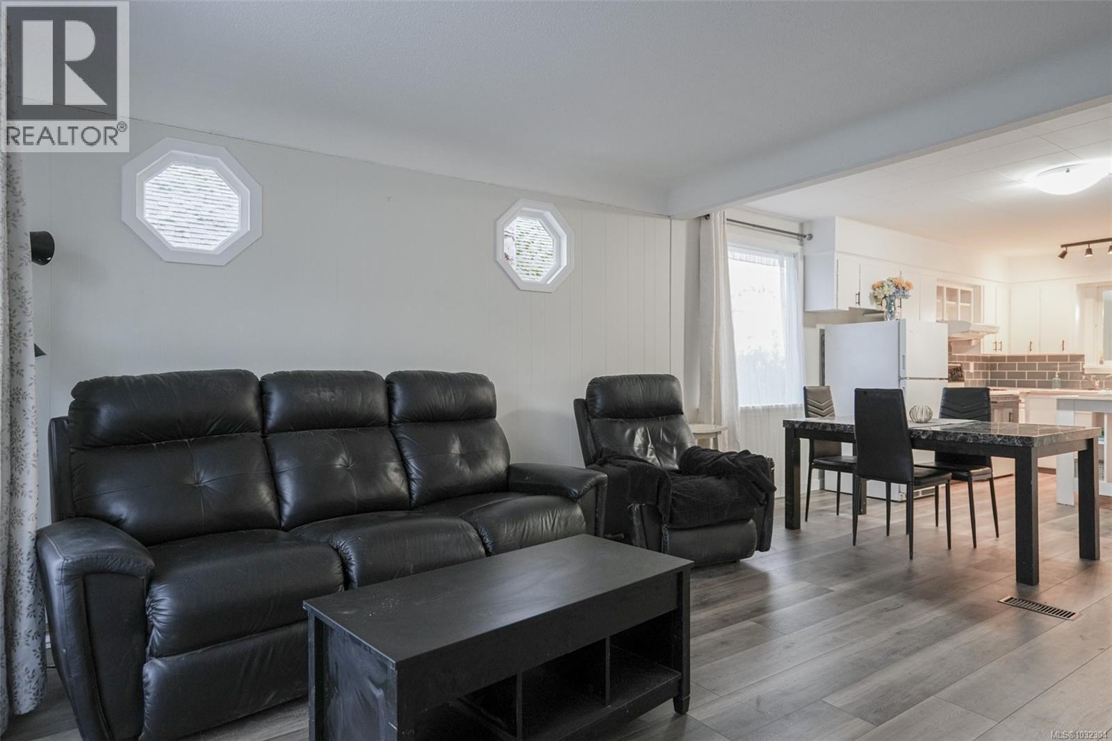 4865 Burde St - 7