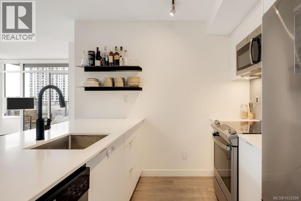 #604 845 JOHNSON ST - 12