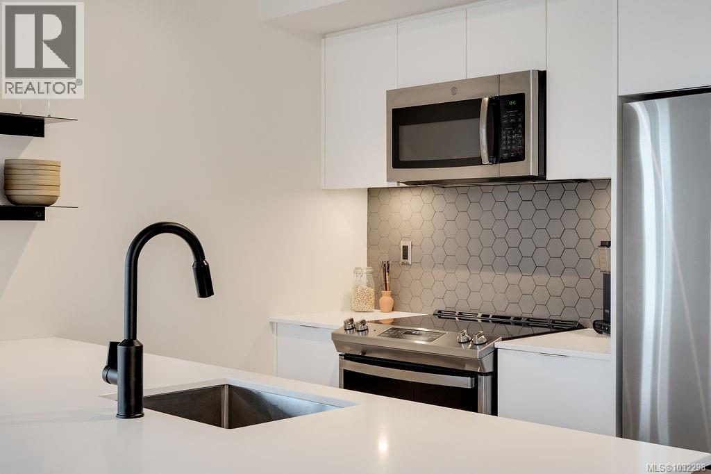 #604 845 JOHNSON ST - 13