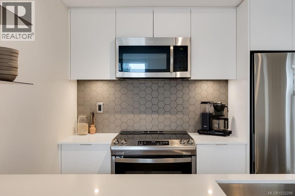 #604 845 JOHNSON ST - 33