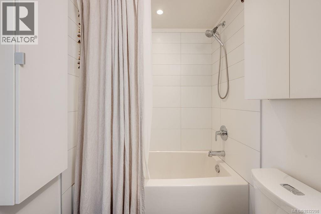 #604 845 JOHNSON ST - 35