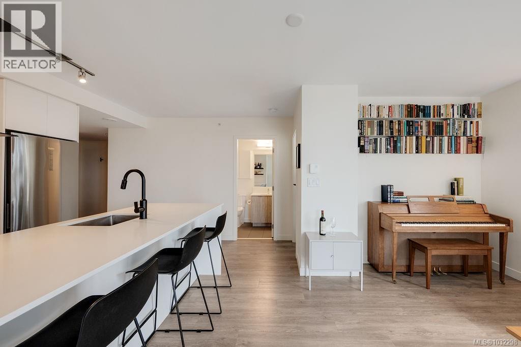 #604 845 JOHNSON ST - 38