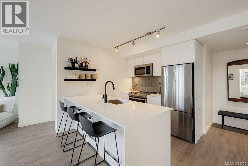 #604 845 Johnson St - 4