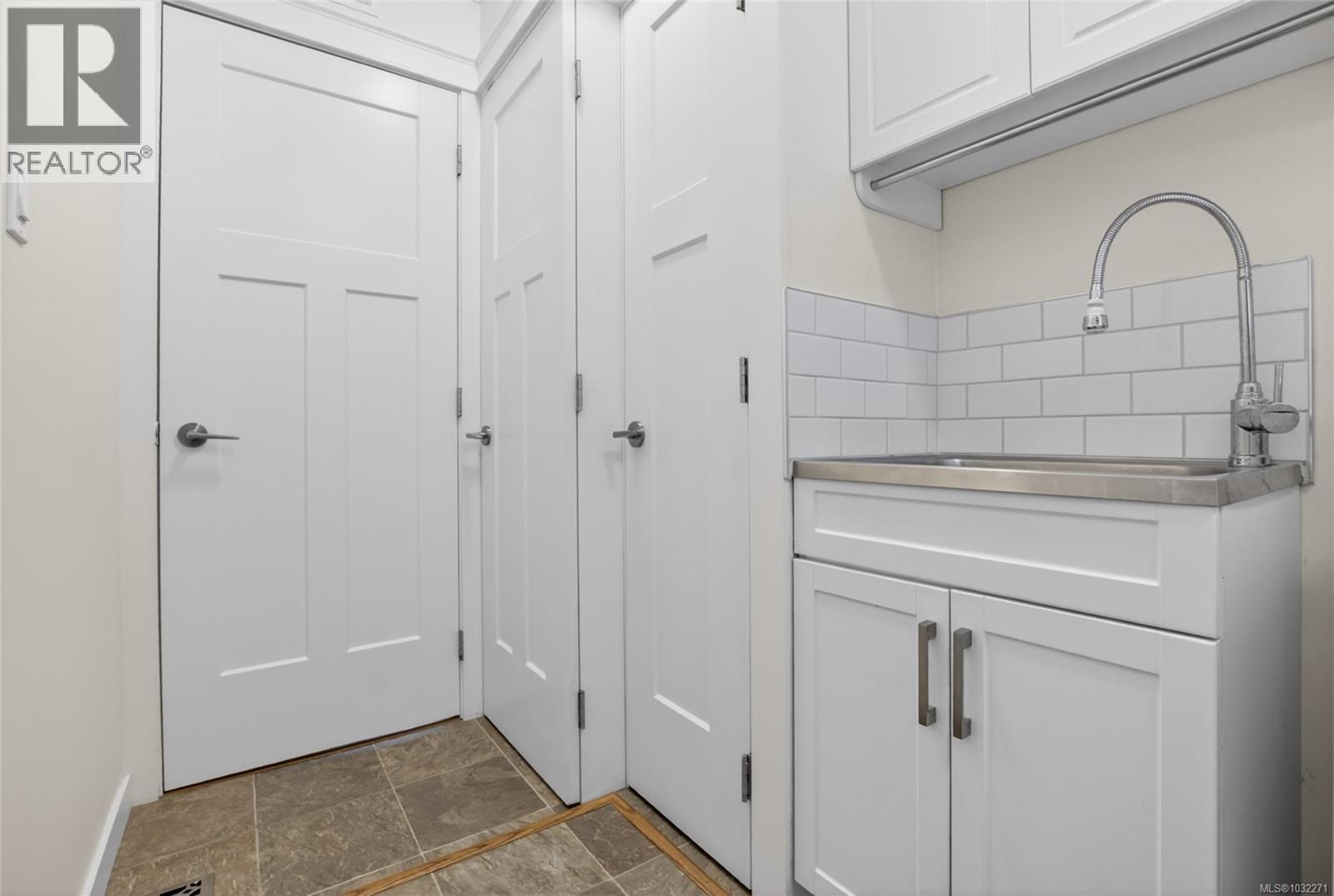 5892 STONEHAVEN DR - 33