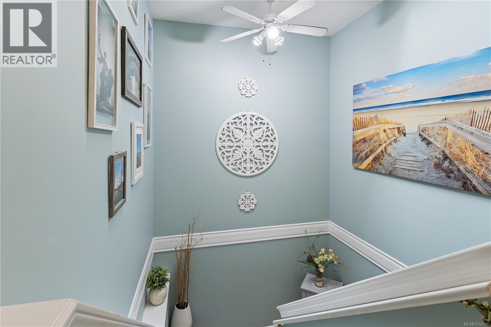 4895 FAIRBROOK CRES - 13