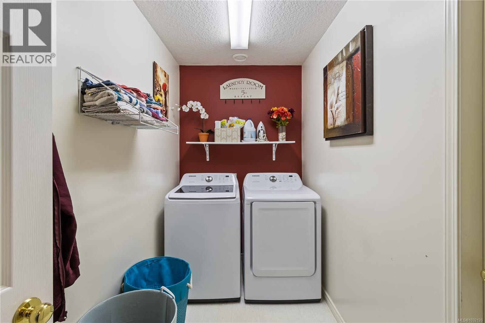 4895 FAIRBROOK CRES - 18