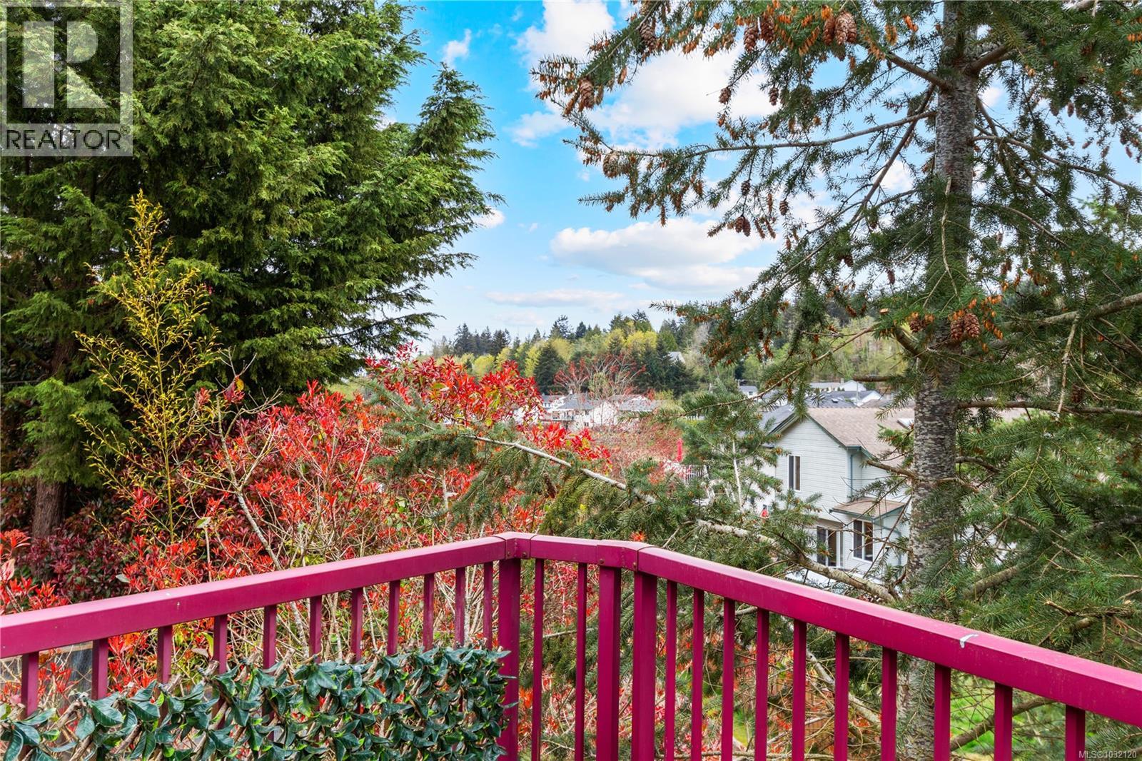 4895 FAIRBROOK CRES - 25