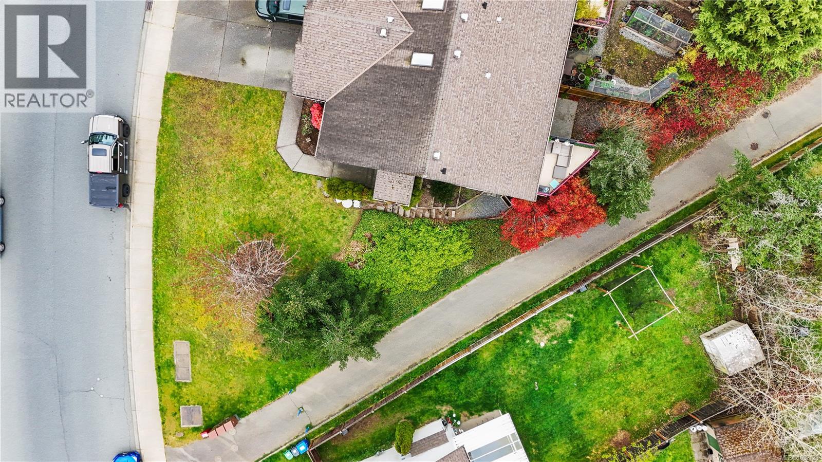 4895 FAIRBROOK CRES - 30