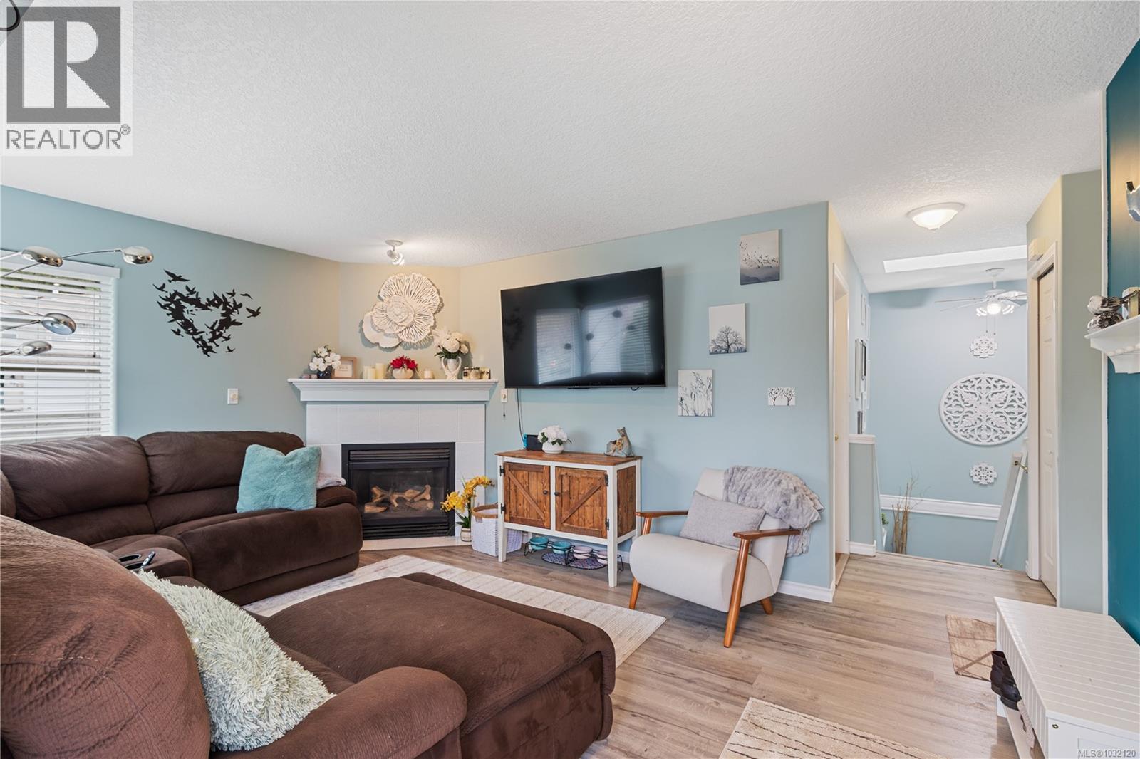 4895 FAIRBROOK CRES - 4