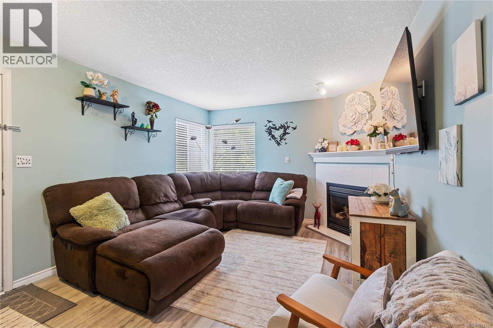 4895 FAIRBROOK CRES - 5