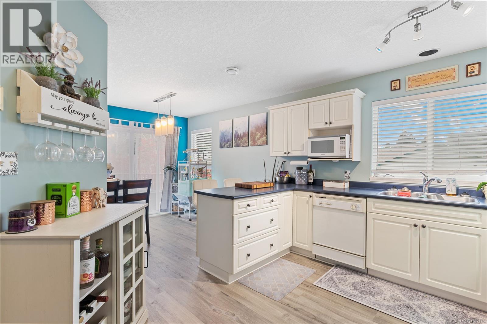 4895 Fairbrook Cres - 6